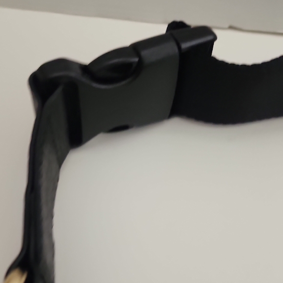 Juicy Couture Black Vegan Leather Fanny Pack / Belt Bag – Gold Logo - Picture 4 of 11